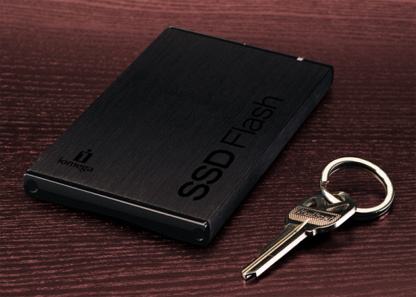 iomega-ssd-3-flash2.jpg
